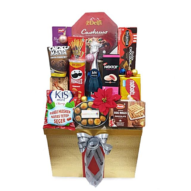 Sweet And Savoury Treats Merry Christmas Hamper indonesia | Gift Sweet ...