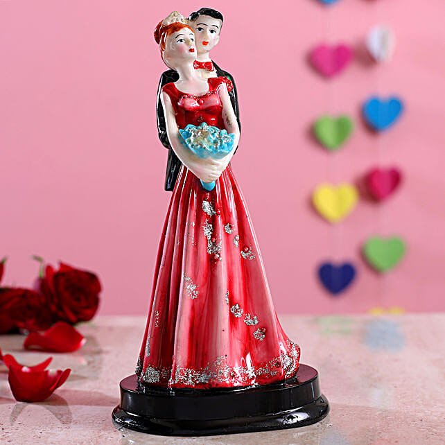 Beautiful Couple With Bouquet Figurine Korea Gift Beautiful Couple With Bouquet Figurine Ferns N Petals