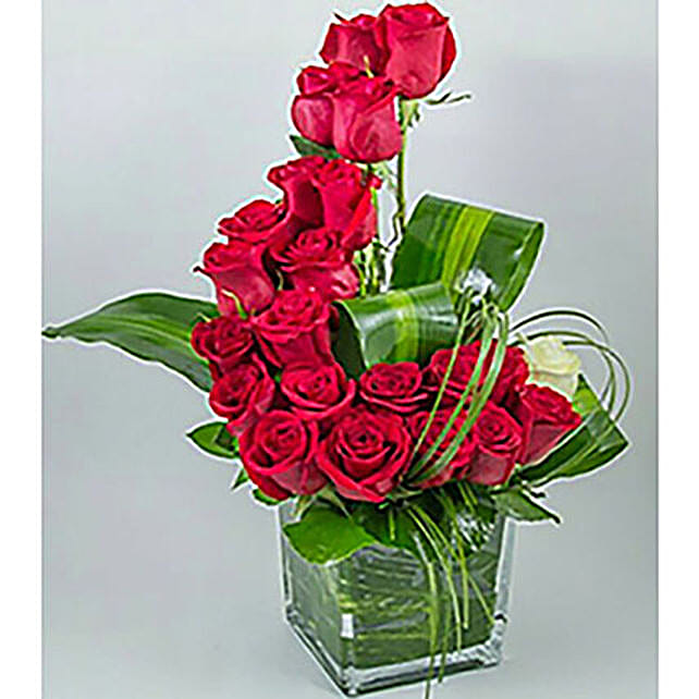 Graceful Red Roses In Square Vase kuwait Gift Graceful Red Roses In