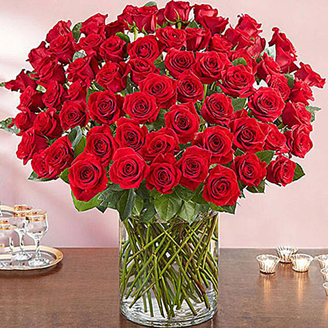 100 Red Roses In A Glass Vase kuwait Gift 100 Red Roses In A Glass