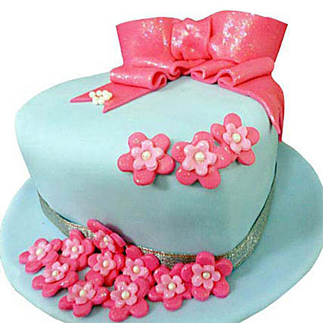 Fondant Hat Cake 2kg Vanilla