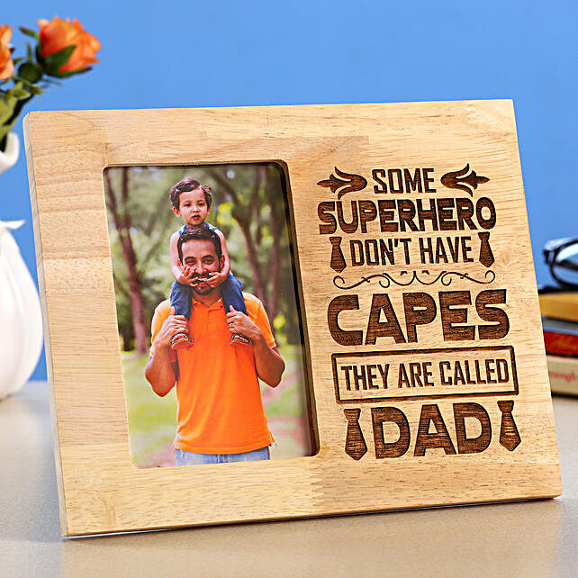 Fathers Day Present / 25 Handmade Father S Day Gifts From Kids The Best Ideas For Kids - Happy fathers day tie gift and cute child presenting fathers day gift box to happy smiling daddy.