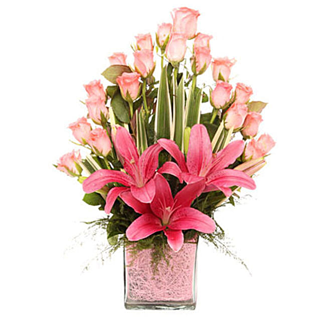 Handmade vase to arrange flowers nice gift and beautiful decoration Handmade vase to arrange flowers nice gift and beautiful decoration
