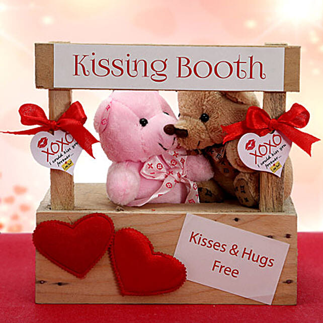 Kissing Teddy Bears