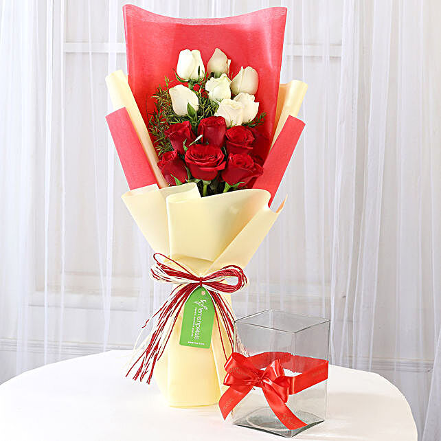 Red Amp White Roses Bouquet With Glass Vase Gift Roses Combo