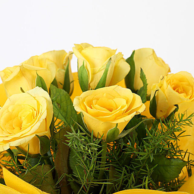 Buy Send Enticing 8 Yellow Roses Bouquet Online Ferns N Petals