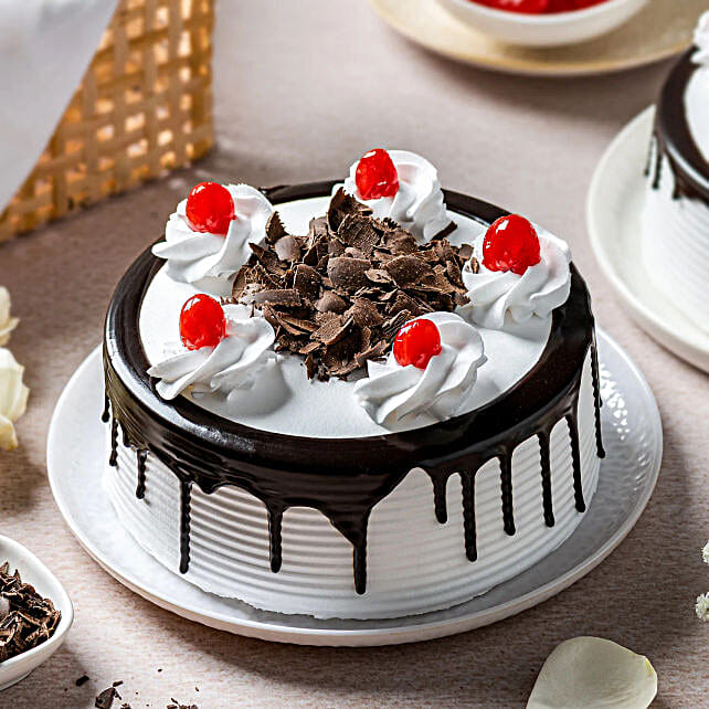 Black Forest Cake Half Kg Gift Black Forest Cakes Half Kg Ferns N Petals