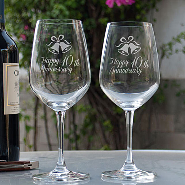 https://i1.fnp.com/images/pr/l/v20200407193416/anniversary-special-personalised-wine-glasses_1.jpg