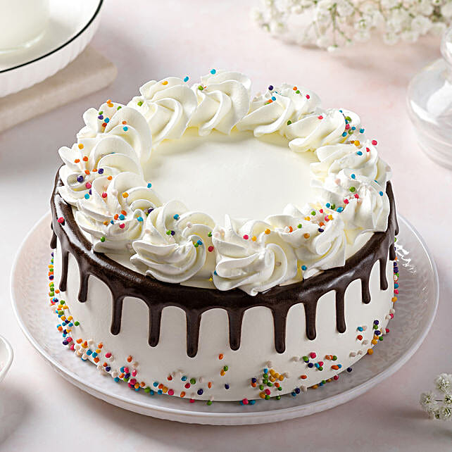 Buy Send Creamy Drip Chocolate Cake Half Kg Eggless Online Ferns N Petals