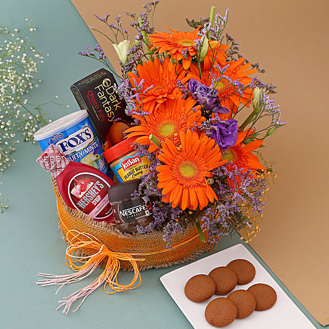 Buy/Send Irresistible Treats N Flowers Gift Hamper Online FNP