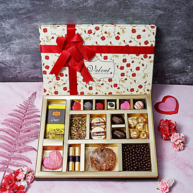 Buy/Send Sensational & Sweet Chocolate Box Online FNP