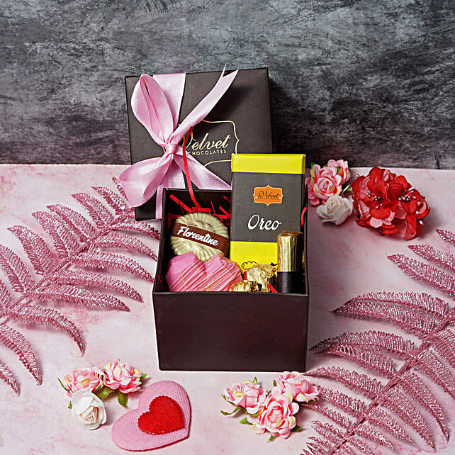 Buy/Send Sweet Love Gift Box Online FNP