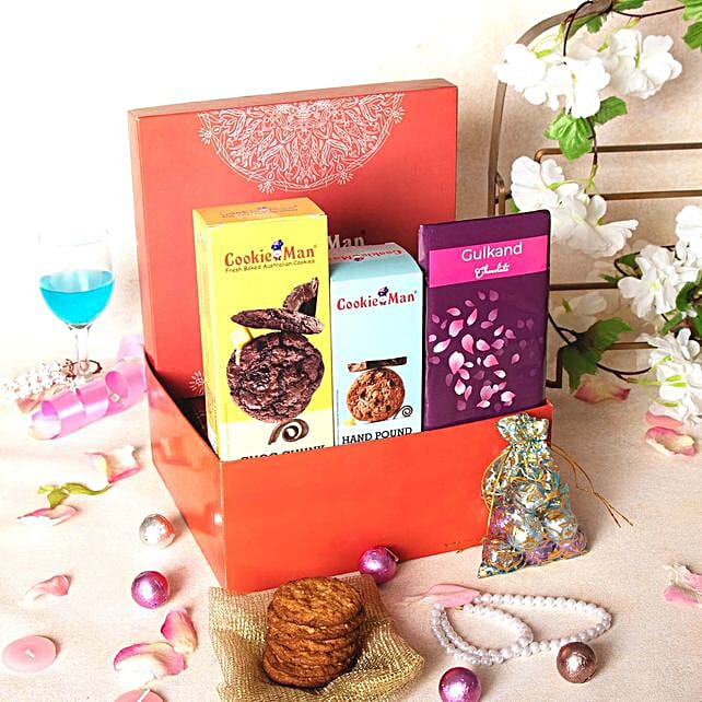 Buy/Send Cookies & Chocolates Gift Hamper Online FNP