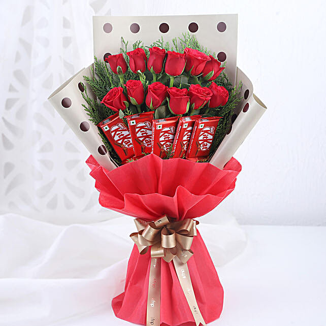 KitKat Chocolate and Red Roses Bouquet – Sweet and Elegant Gifting Choice main image 1