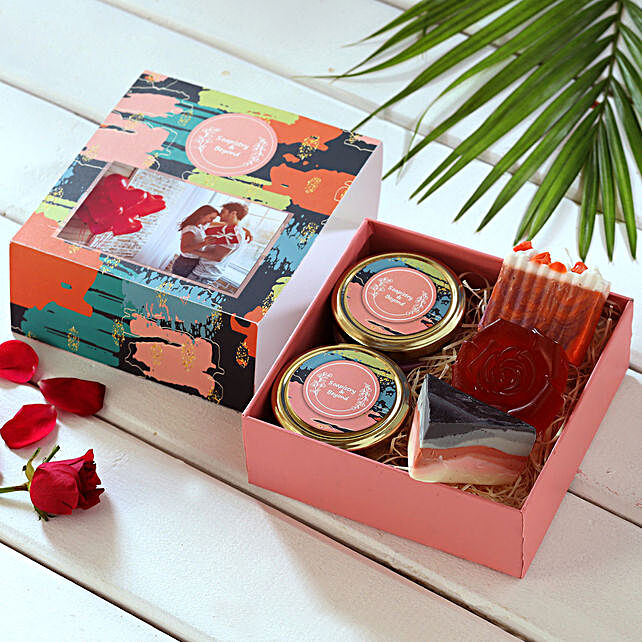 Fragrant Bath Essentials Personalised Box Malaysia Gift Online Assorted Gift Set Ferns N Petals