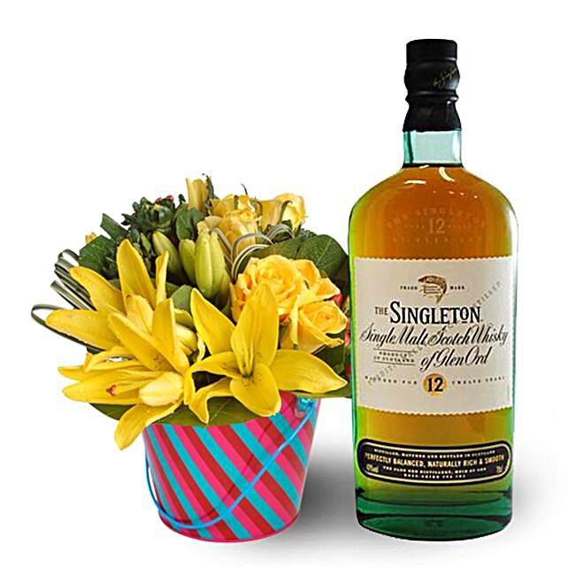 Single Malt Whisky And Flowers Combo