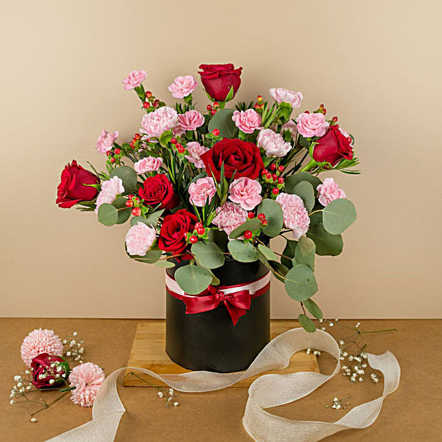 Beautiful Carnations And Red Roses Round Box