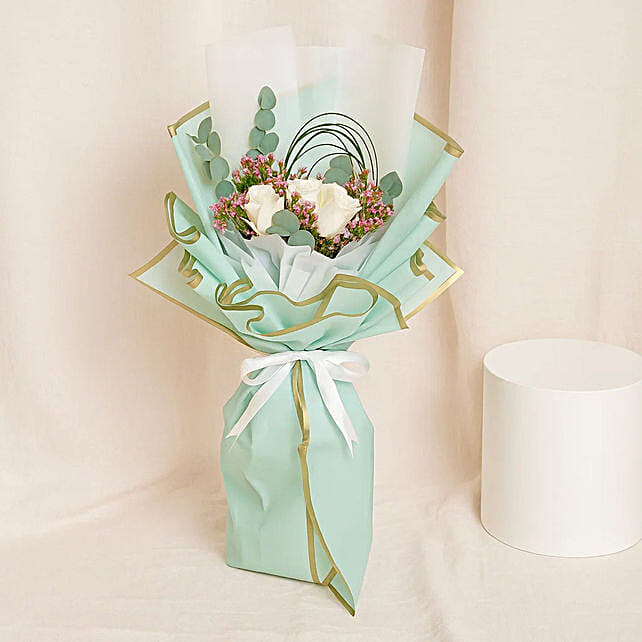 15 White Roses Hand Bouquet for Mom qatar Gift 15 White Roses Hand