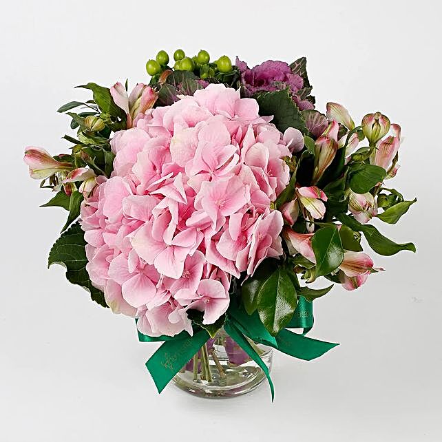 Imported Light Pink Hydrangea Flowers In Glass Vase Saudi Arabia Gift Imported Light Pink Hydrangea Flowers In Glass Vase Ferns N Petals