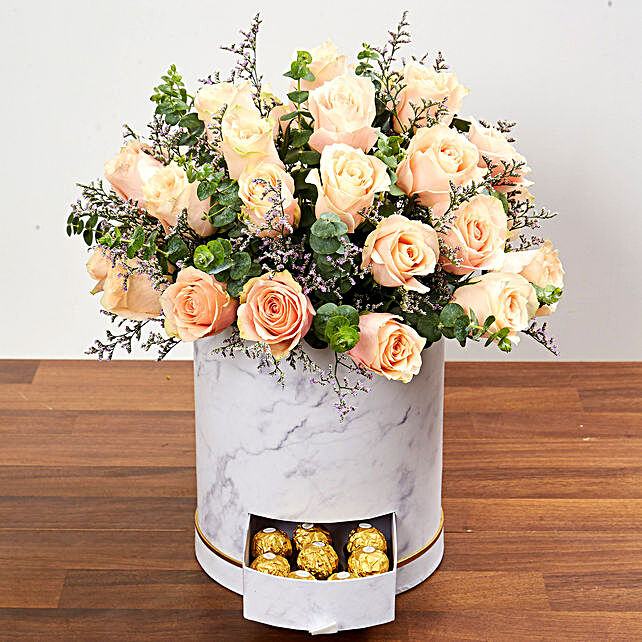 Gift Box of 30 Peach Roses Arrangement- FNP