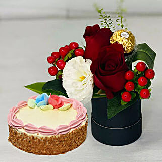 Box of Roses With Mini Cheesecake