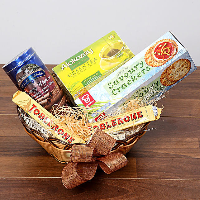 Send Gift Hampers To Uae Gift Hampers Delivery In Uae Ferns N Petals