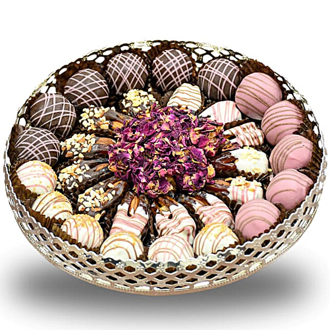 Premium Stuffed Dates and Chocolates 30 Pcs uae Gift Premium Stuffed