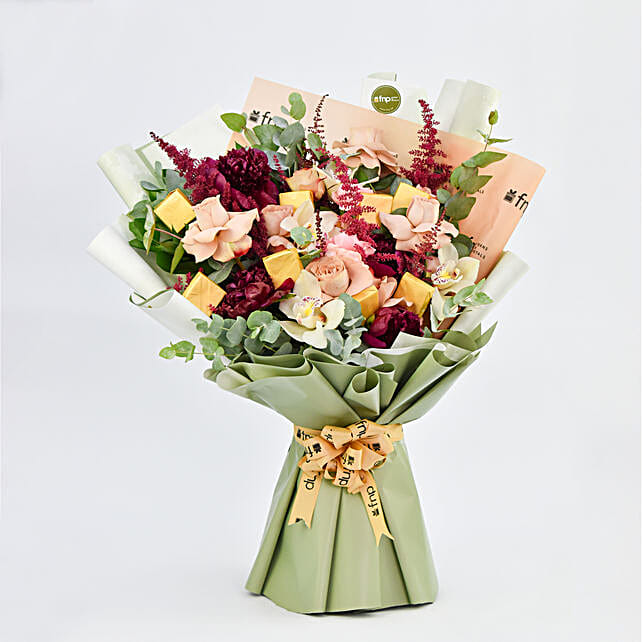 Premium Flowers and Chocolates Bouquet uae Gift Premium Flowers and