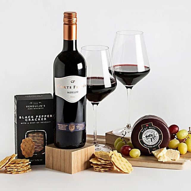 Classic Wine And Cheese Gift uk Gift Classic Wine And Cheese Gift FNP