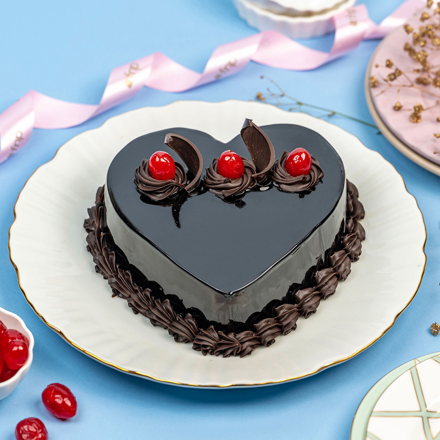 Buy/Send Chocolate Truffle Heart Cake Half Kg Online- Ferns N Petals