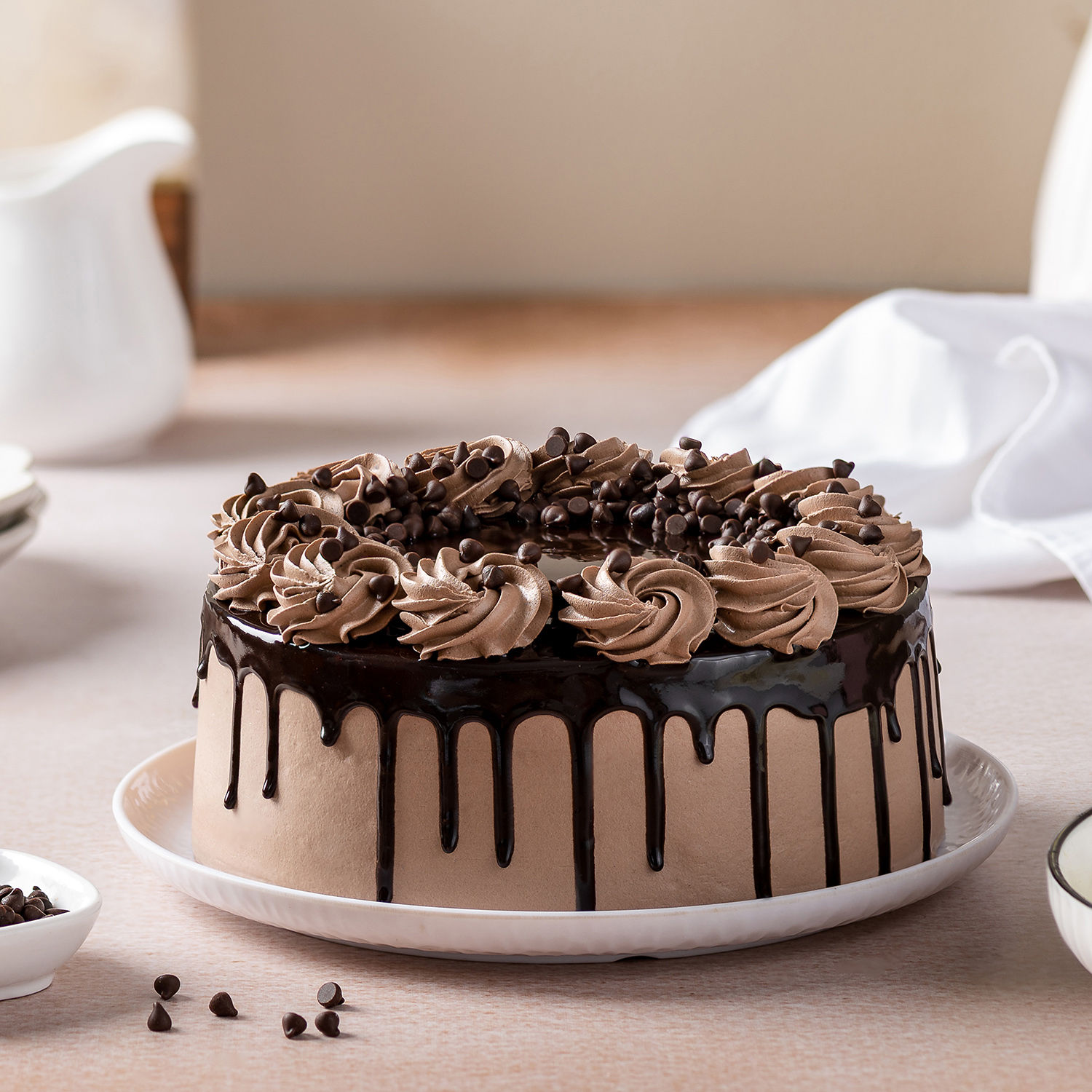 Buy/Send Cream Drop Chocolate Cake Half Kg Online- Ferns N Petals