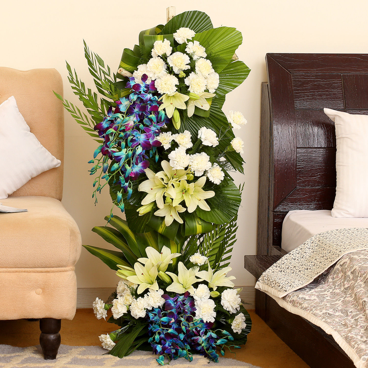 Buy/Send Blue & White Flower Arrangement Online Ferns N Petals