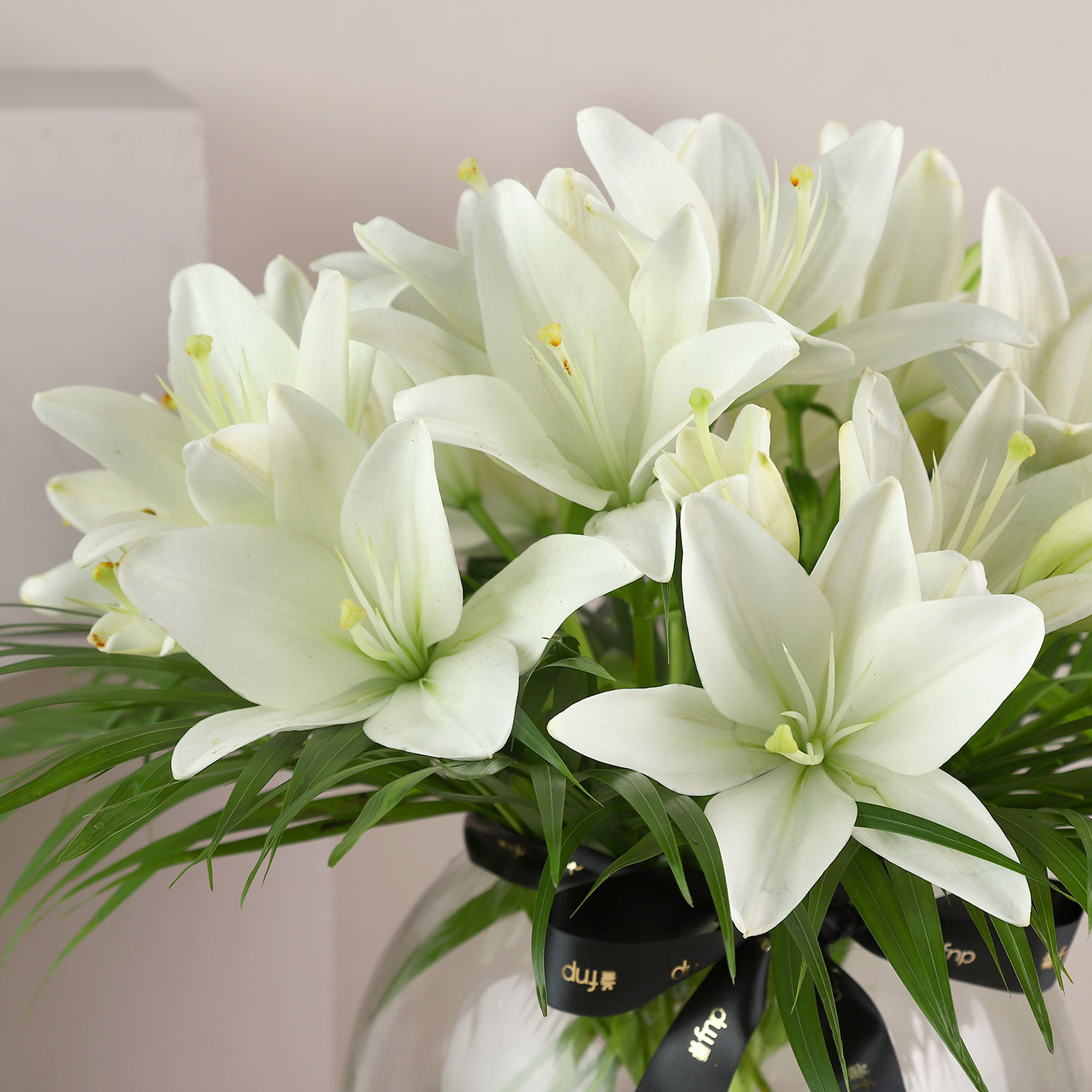 Buy Send Pure White Asiatic Lilies In Fishbowl Vase Online Ferns N Petals